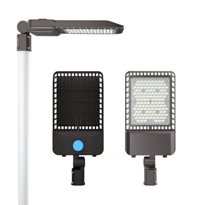 Lampadaires à LED de 80W avec un flux lumineux élevé de 10400-13600LM et un indice IK09