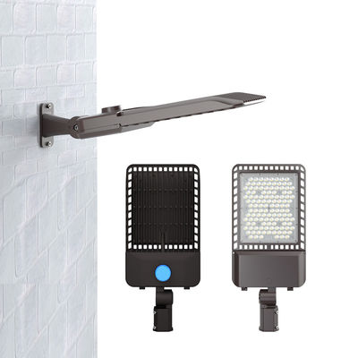 Lampadaires à LED en alliage d'aluminium moulé sous pression IP66 Protection étanche IK08 avec CCT en option